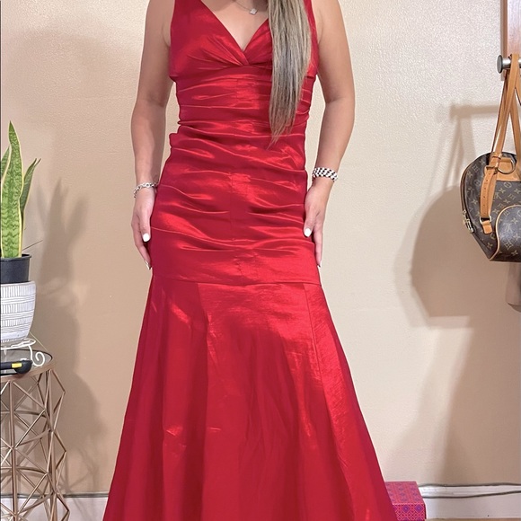 Xscape Red Gown - Picture 12 of 13